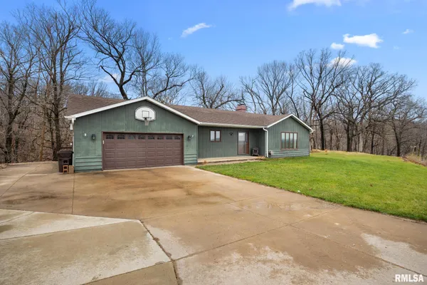 $185,000 | 1 Hopewell Drive, Sparland, IL 61565