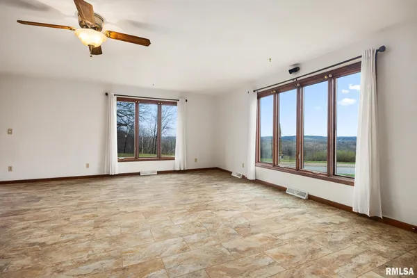 $185,000 | 1 Hopewell Drive, Sparland, IL 61565