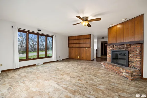 $185,000 | 1 Hopewell Drive, Sparland, IL 61565