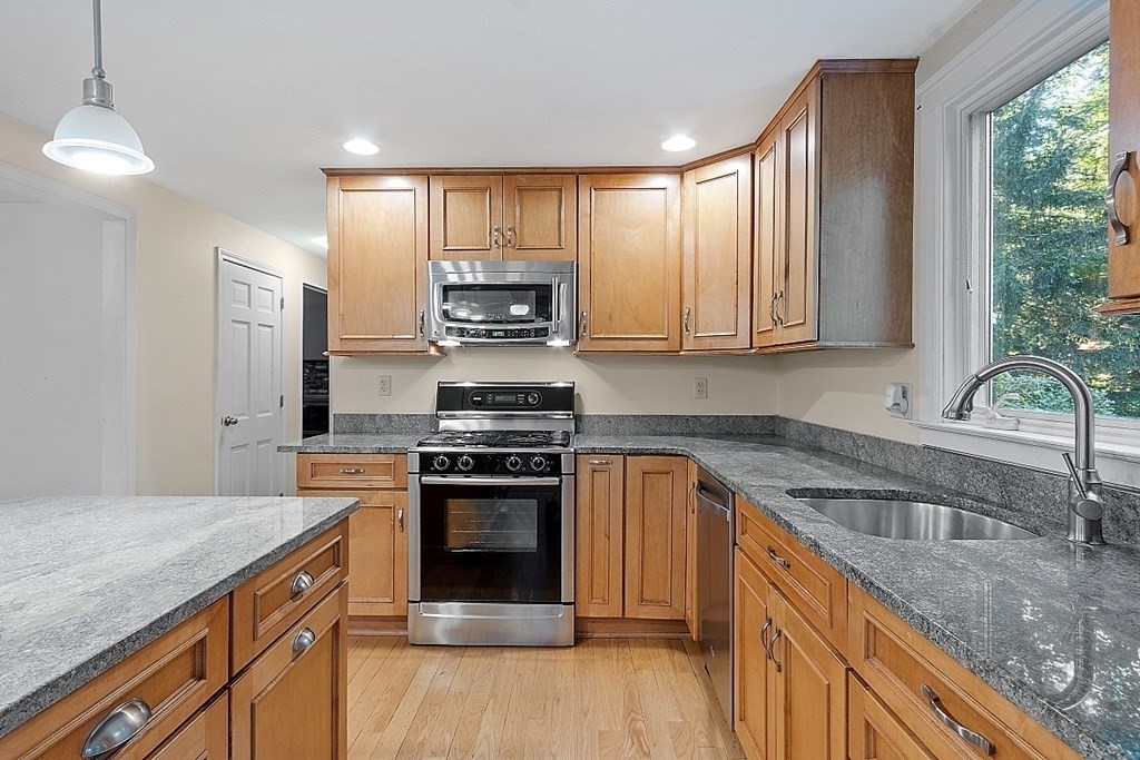 56 Pine Ridge Road Westford, MA 01886 - Photo 11 of 38 Gallery Image 11