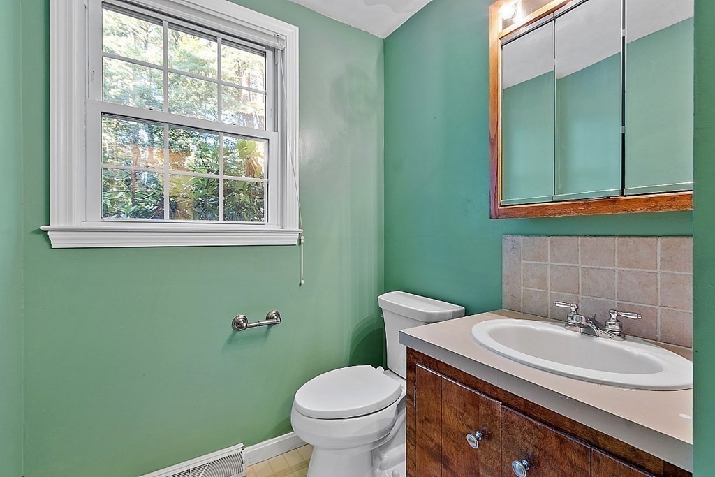 56 Pine Ridge Road Westford, MA 01886 - Photo 21 of 38 Gallery Image 21
