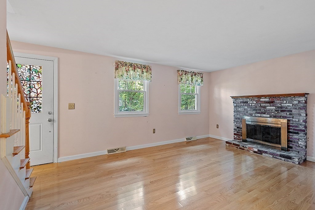 56 Pine Ridge Road Westford, MA 01886 - Photo 5 of 38 Gallery Image 5