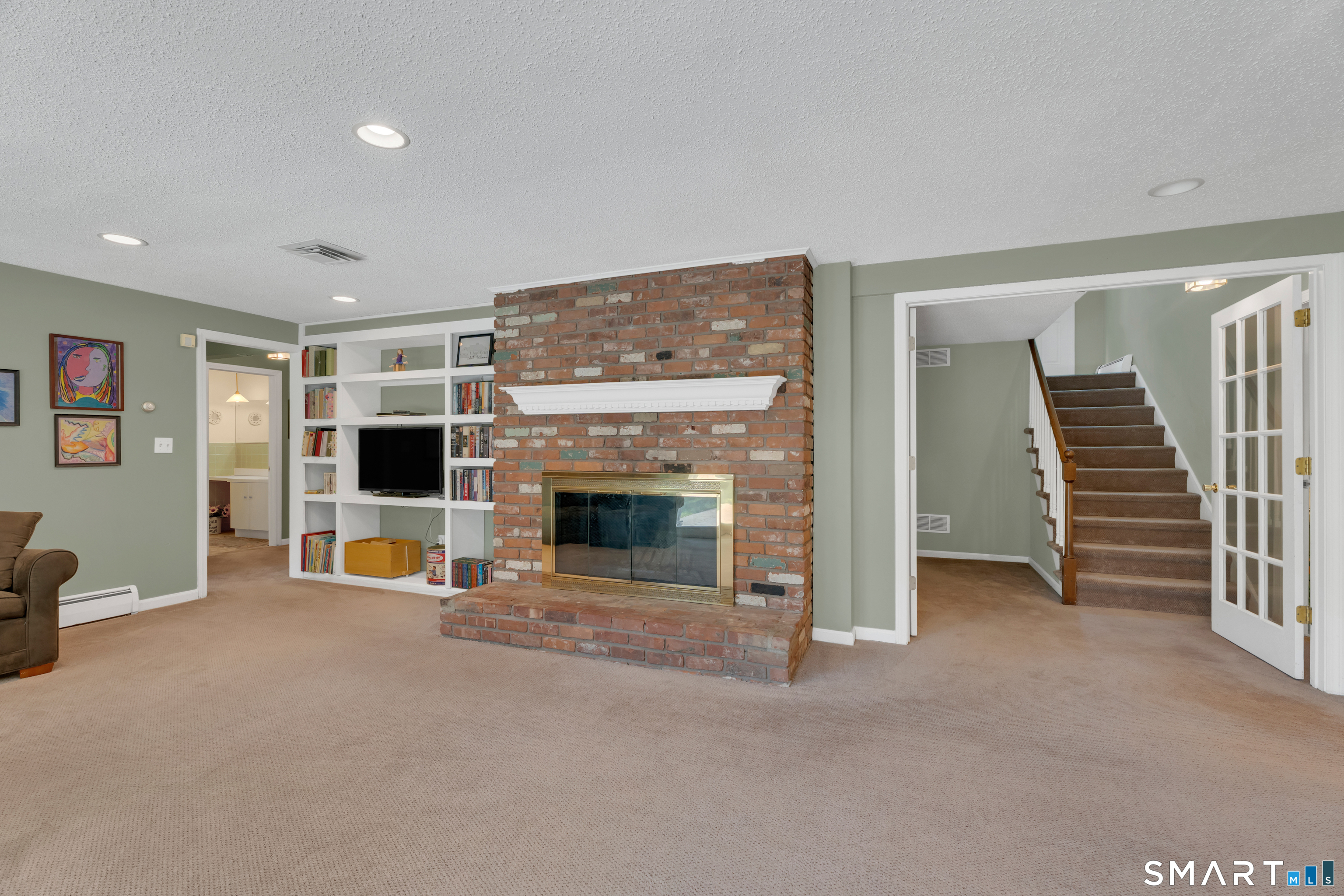 34 River Road North Haven, CT 06473 - Photo 26 of 39 Family room in LL with fireplace