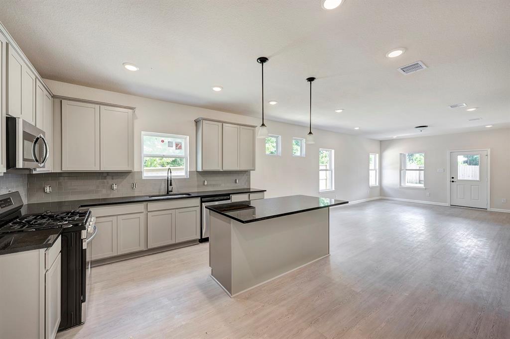 402 Heritage Grv Road Blue Ridge, TX 75424 - Photo 4 of 18 The Davenport II- Kitchen