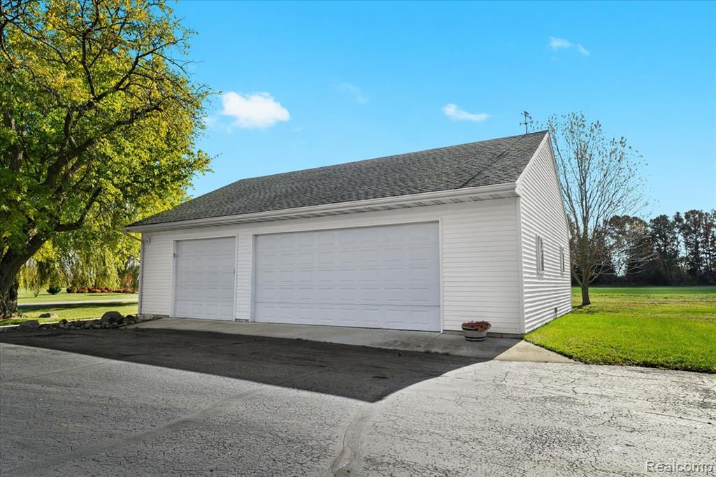 2795 North Burkhart Road Howell, MI 48855 - Photo 3 of 31
