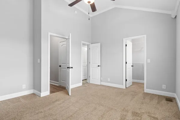a view of empty room with a ceiling fan