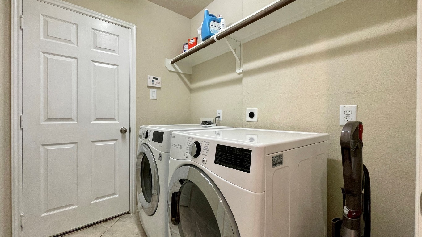 21618 Ivory Gate Lane Katy, TX 77449 - Photo 18 of 32 a utility room with dryer and washer