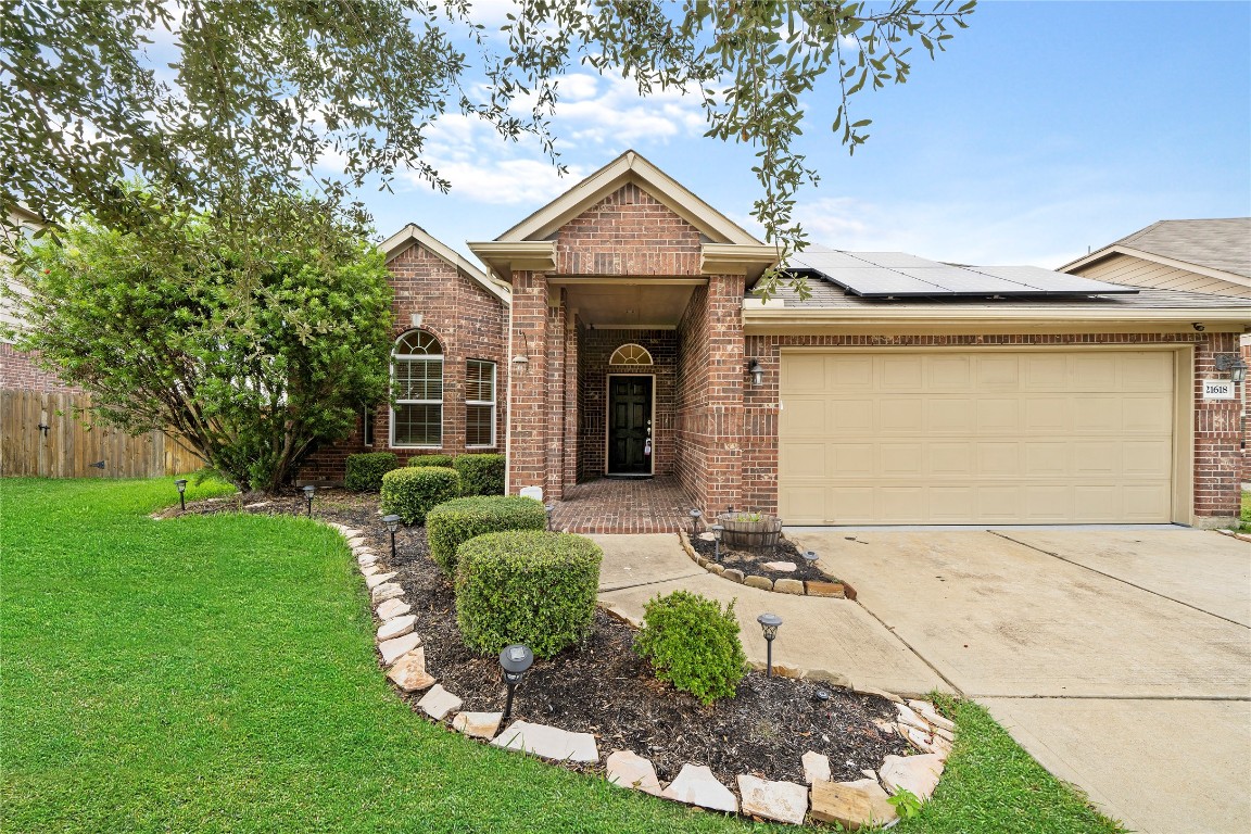 21618 Ivory Gate Lane Katy, TX 77449 - Photo 2 of 32 a front view of a house with garden