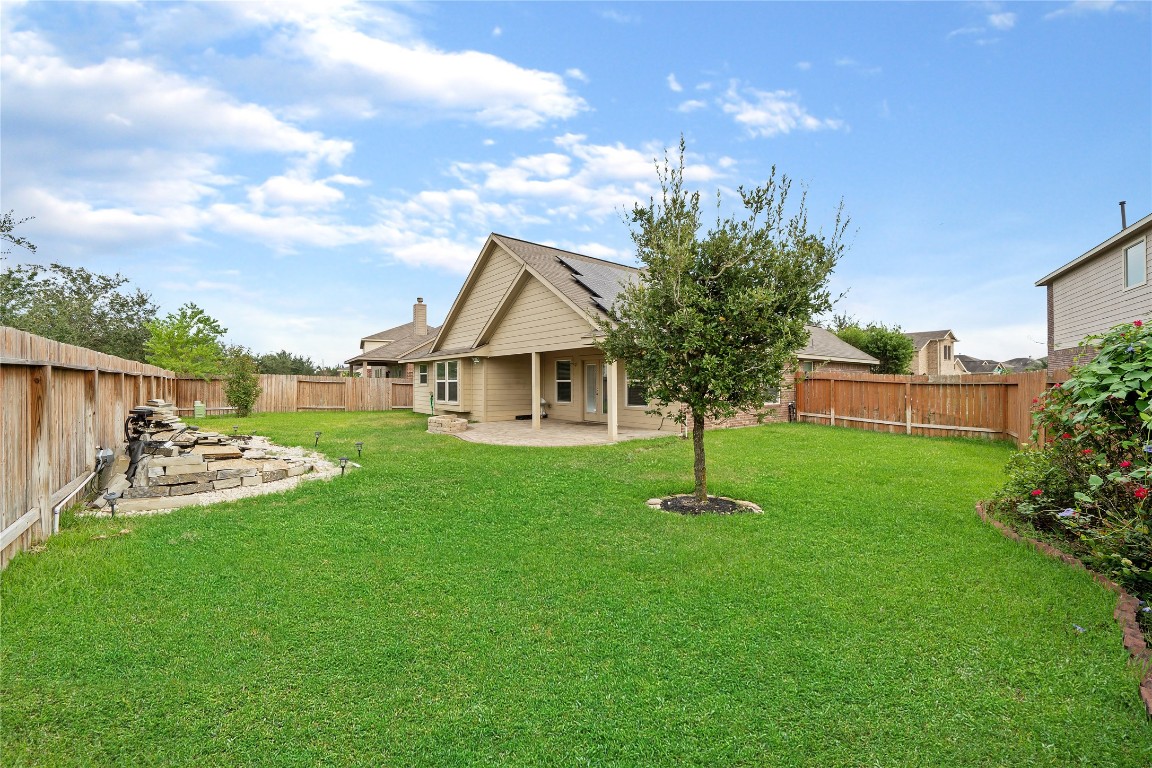 21618 Ivory Gate Lane Katy, TX 77449 - Photo 4 of 32 a front view of a house with garden