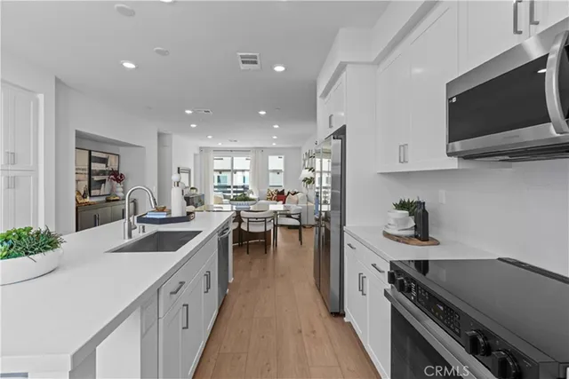 $799,990 | 1080 Foothill Boulevard, Claremont, CA 91711