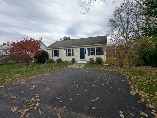 $3,200 | 47 King Phillip Street, Portsmouth, RI 02871