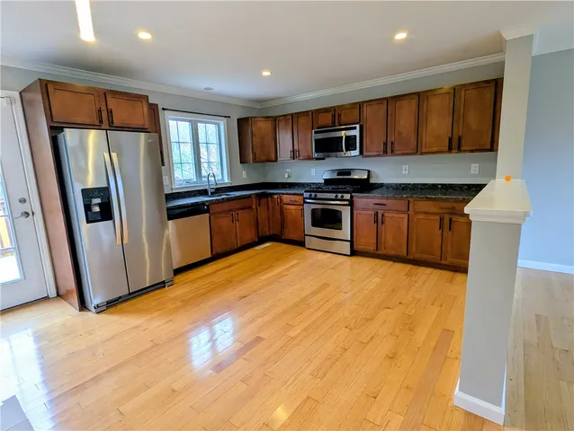 $3,200 | 47 King Phillip Street, Portsmouth, RI 02871