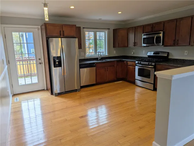 $3,200 | 47 King Phillip Street, Portsmouth, RI 02871