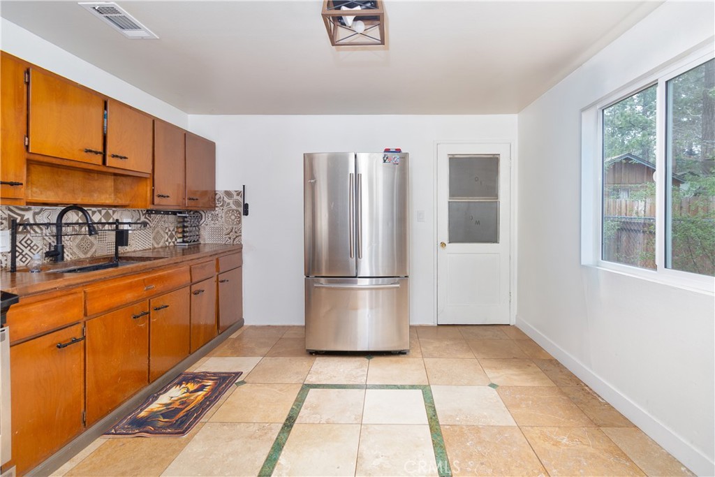 360 Maple Lane Sugarloaf, CA 92386 - Photo 18 of 37