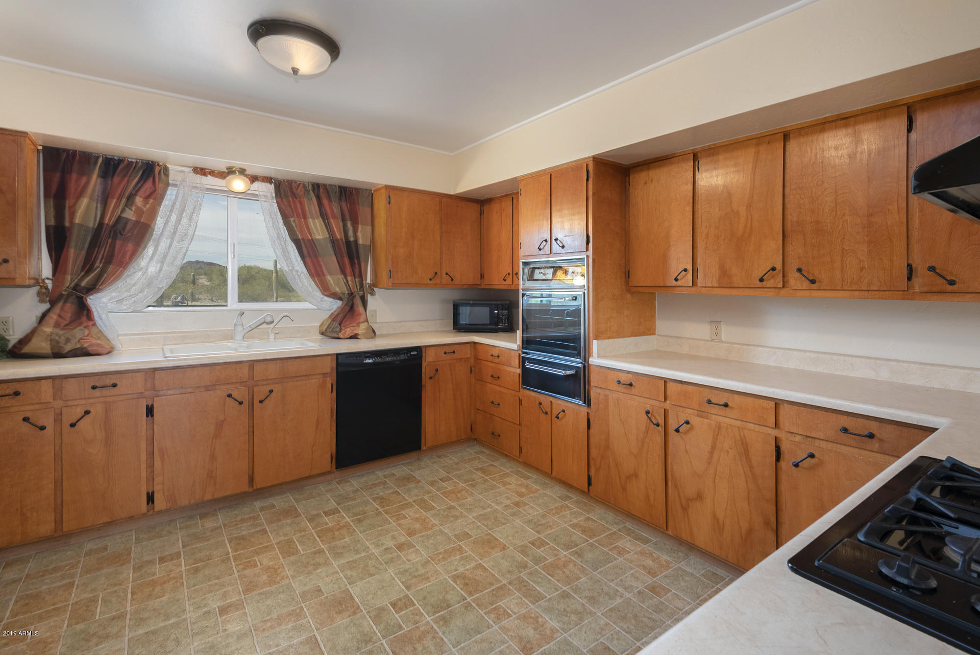 7350 North Wade Road Tucson, AZ 85743 - Photo 25 of 40 Kitchen 1