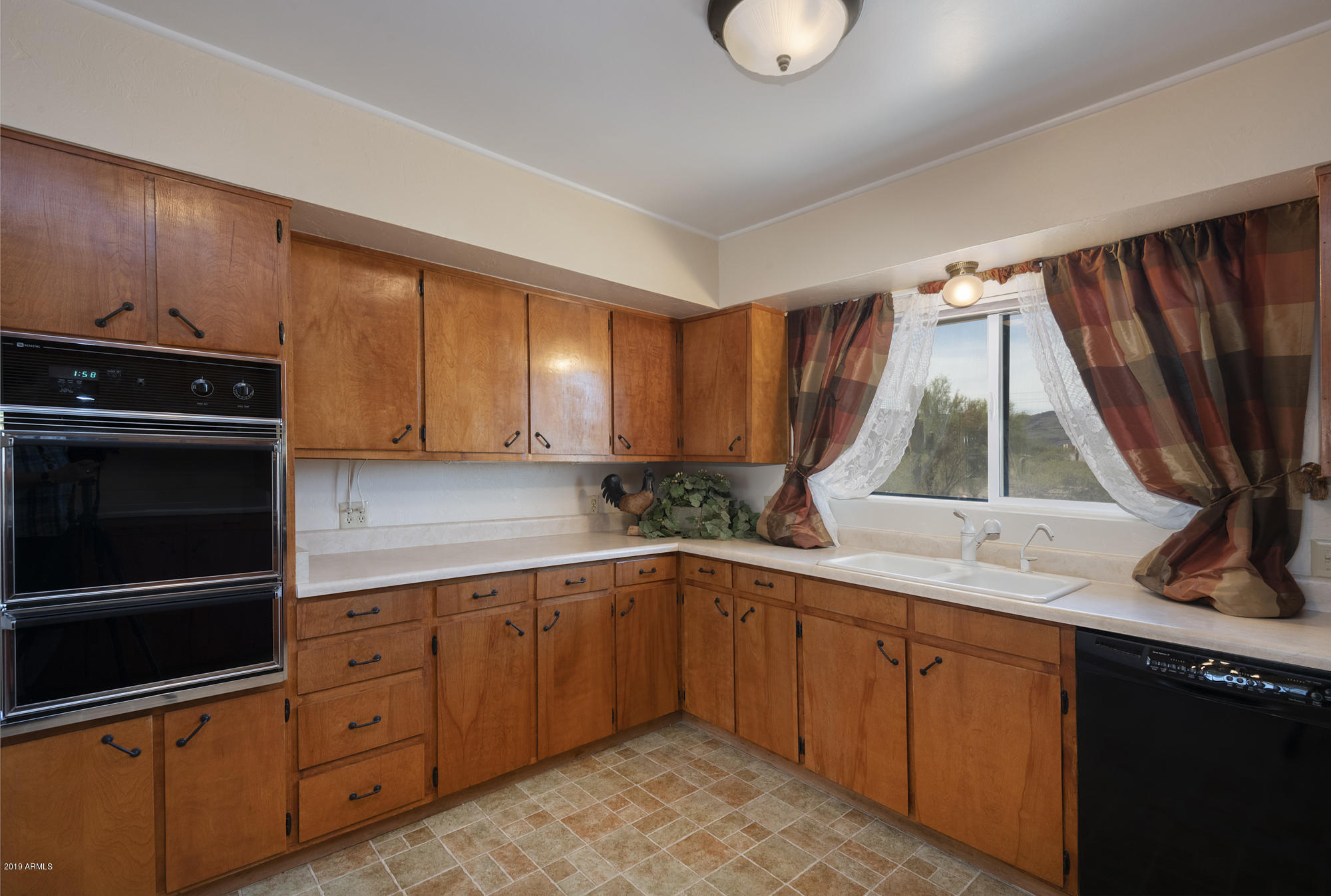 7350 North Wade Road Tucson, AZ 85743 - Photo 26 of 40 Kitchen 2