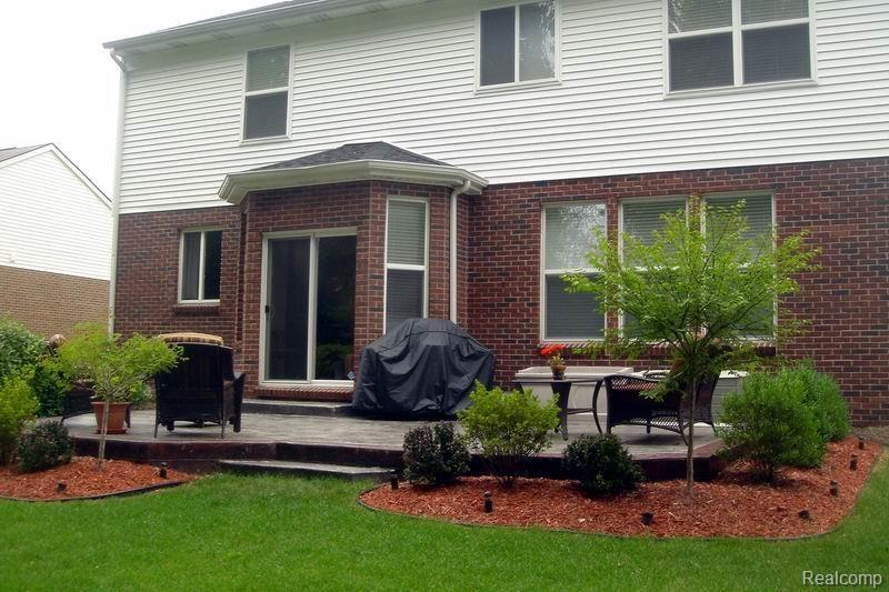 3334 Everett Drive Rochester, MI 48307 - Photo 9 of 10 Garden & Patio