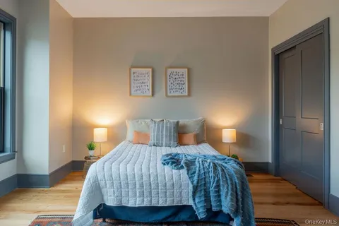 $895,000 | 8 Icehouse Drive, Saugerties, NY 12477