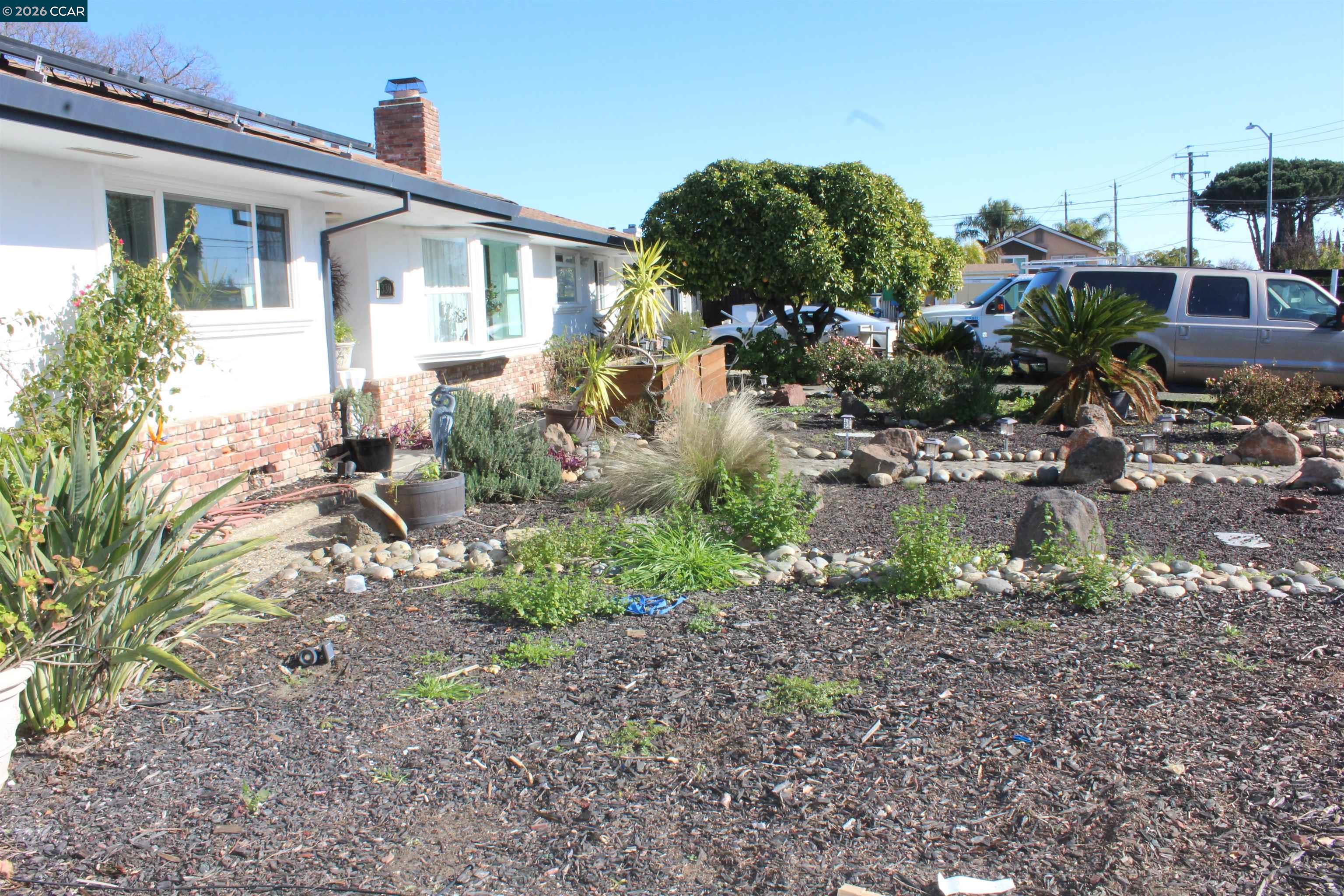 330 West Cypress Road Oakley, CA 94561 - Photo 4 of 59 a backyard of a house with lots of green space