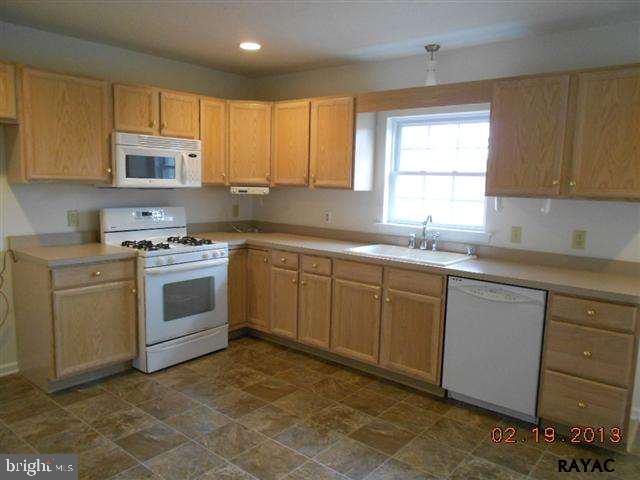 111 Boxwood Road Manchester, PA 17345 - Photo 3 of 12 Gallery Image 3