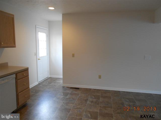 111 Boxwood Road Manchester, PA 17345 - Photo 4 of 12 Gallery Image 4