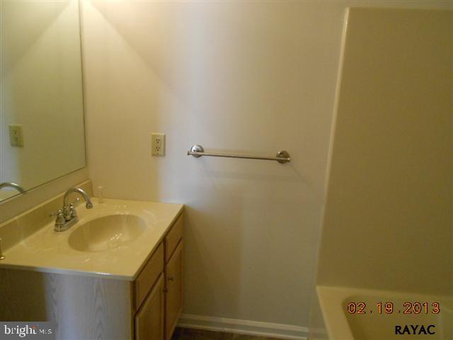 111 Boxwood Road Manchester, PA 17345 - Photo 9 of 12 Gallery Image 9