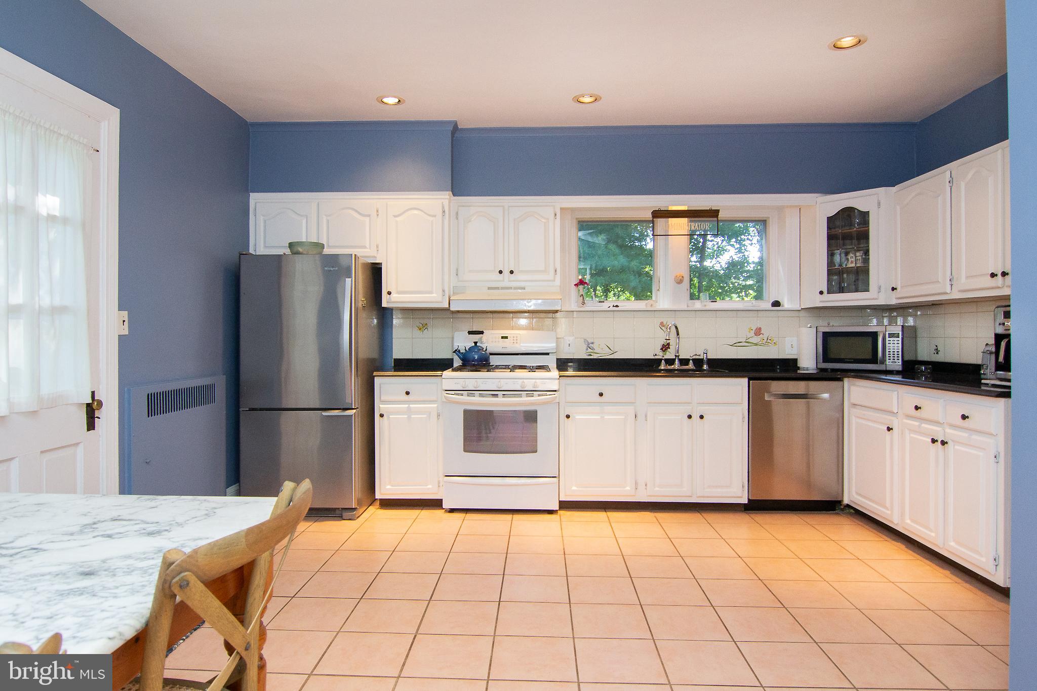 6 Center Road Baltimore, MD 21286 - Photo 3 of 46 Large open kitchen!