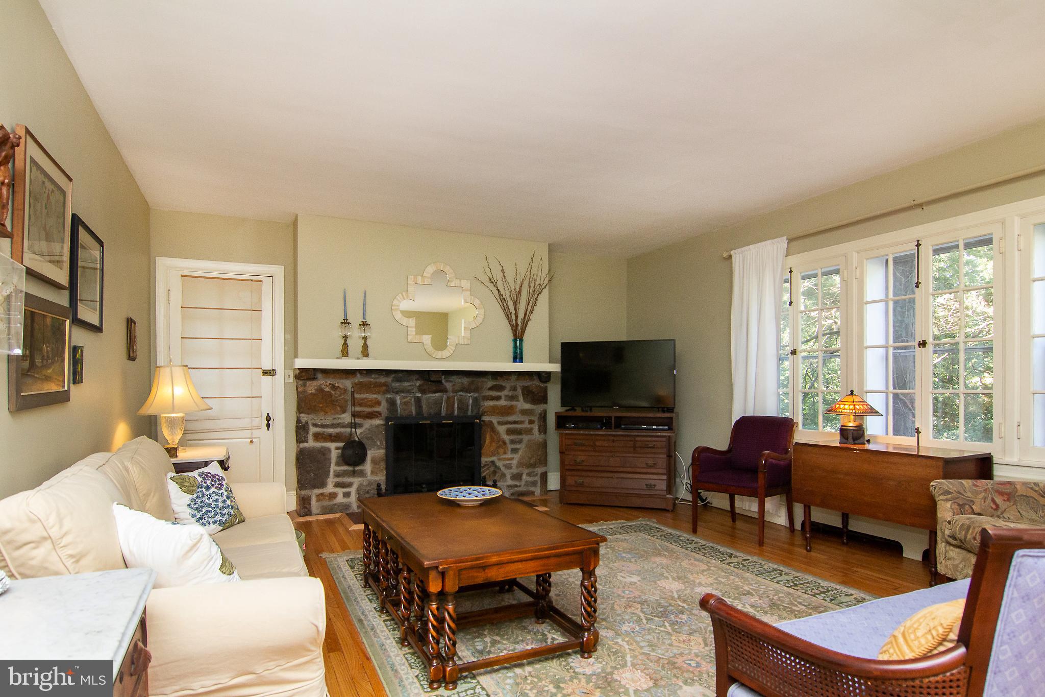 6 Center Road Baltimore, MD 21286 - Photo 8 of 46 Gas fireplace in large living room.