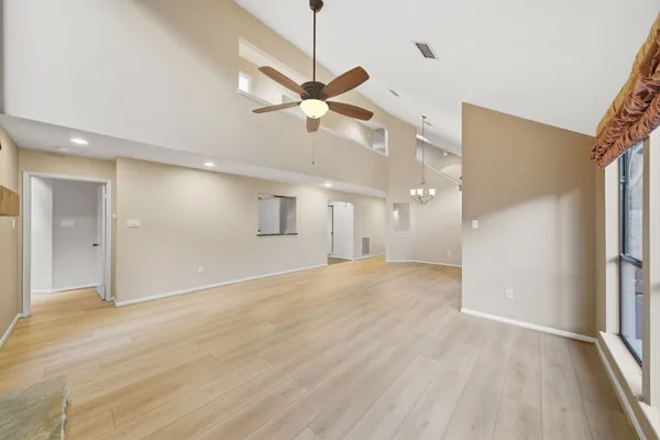 $486,000 | 25 North Mossrock Road, The Woodlands, TX 77380