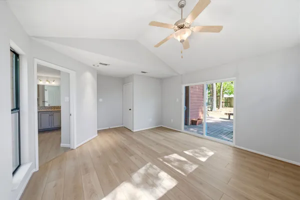 $486,000 | 25 North Mossrock Road, The Woodlands, TX 77380