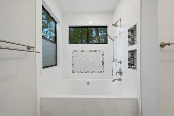 $486,000 | 25 North Mossrock Road, The Woodlands, TX 77380