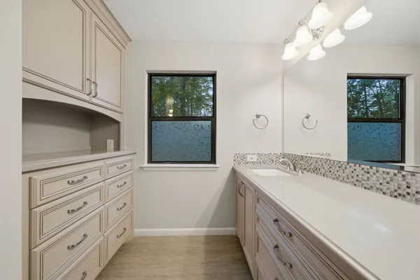 $486,000 | 25 North Mossrock Road, The Woodlands, TX 77380