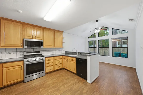 $486,000 | 25 North Mossrock Road, The Woodlands, TX 77380