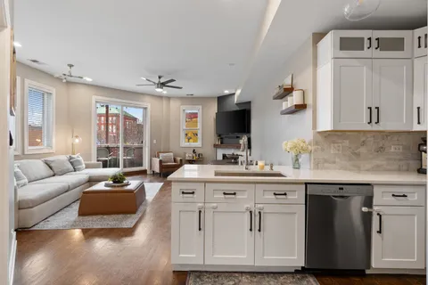 $449,000 | 1816 West Division Street, Unit 2S, Chicago, IL 60622