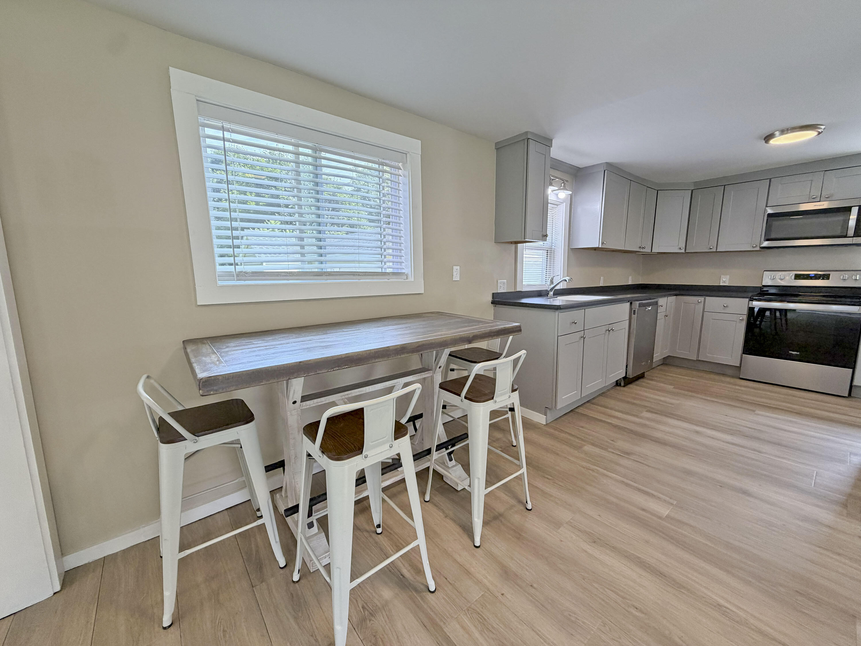 13 Foye Road Manchester, ME 04351 - Photo 8 of 34 5 dining2