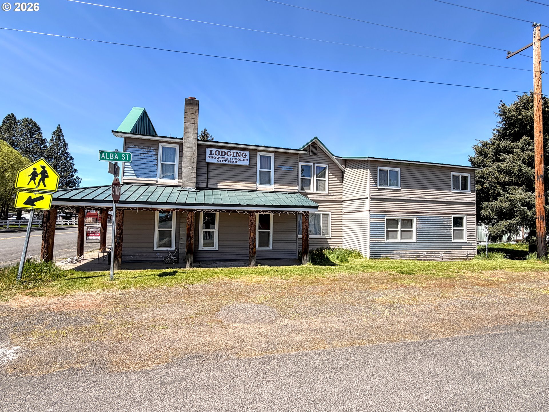 101 Main Street Ukiah, OR 97880 - Photo 3 of 17 a front view of a house with a yard