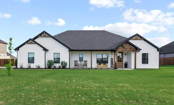$545,000 | 121 Chisolm Trail, Pottsboro, TX 75076