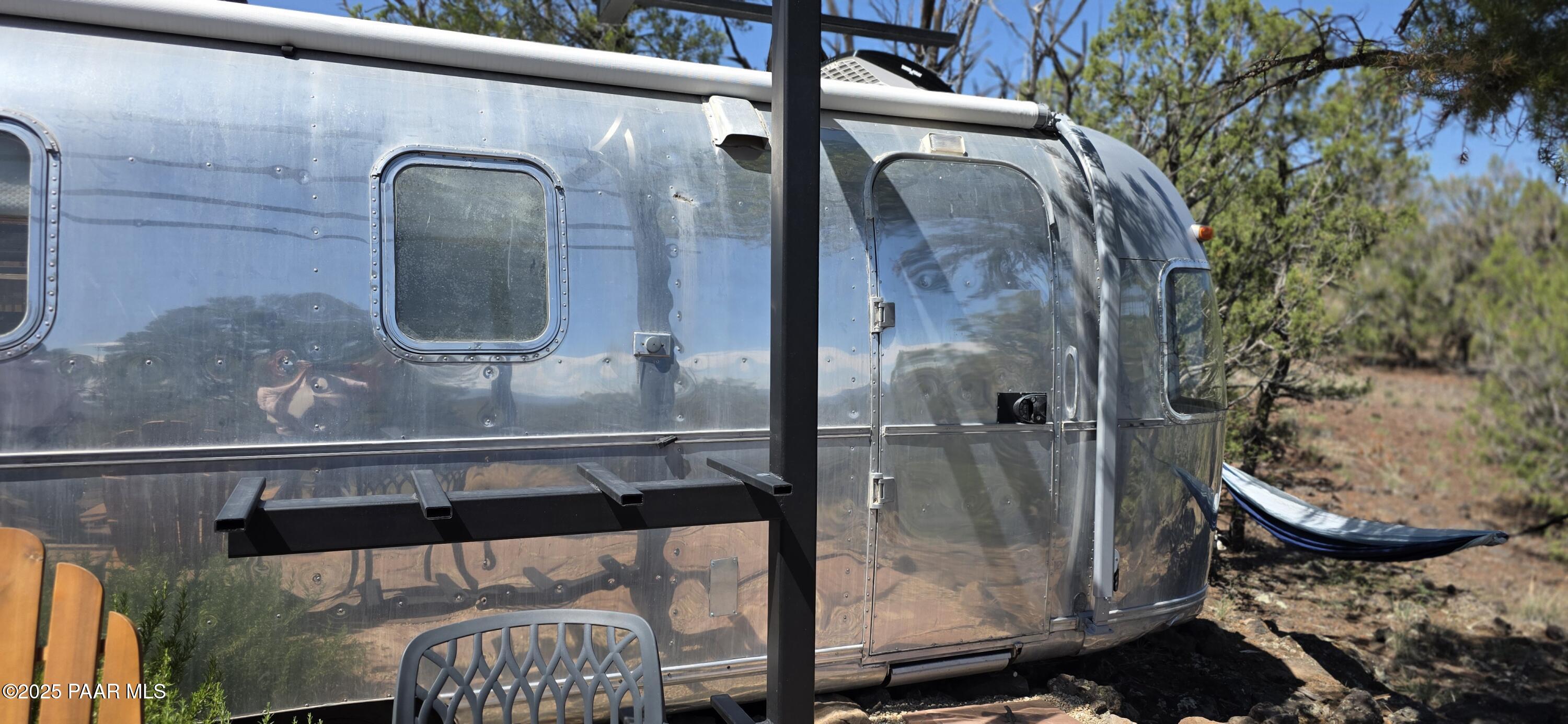 8200 West Rolling Ridge Road Ash Fork, AZ 86320 - Photo 12 of 38 a bathroom with a glass shower door and mirror