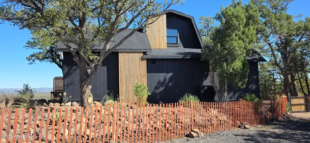 a view of a yard with a tree
