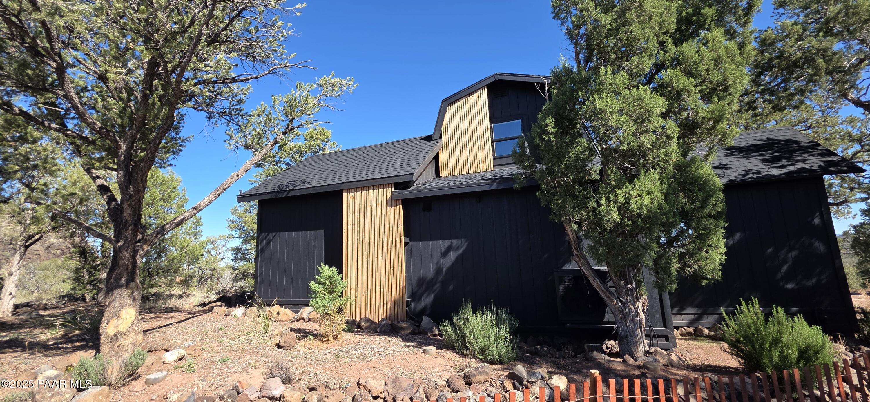 8200 West Rolling Ridge Road Ash Fork, AZ 86320 - Photo 25 of 38 a front view of a house with a yard