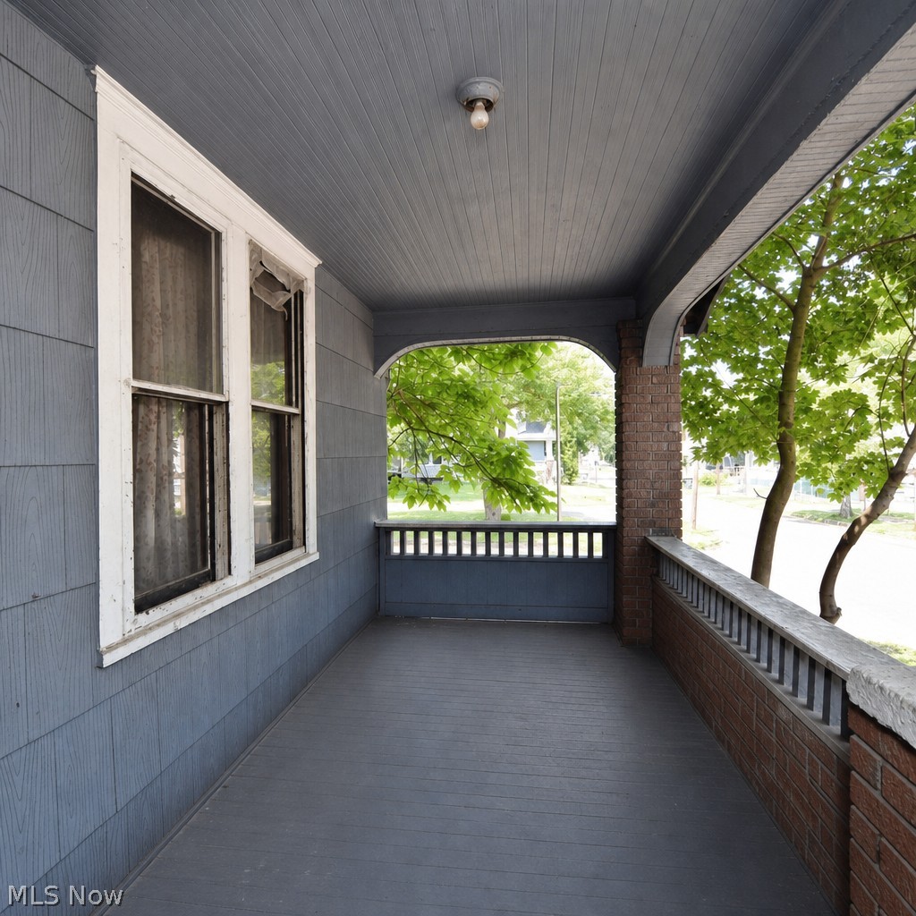 30 West Dalton Street Akron, OH 44310 - Photo 3 of 19 Covered front porch
