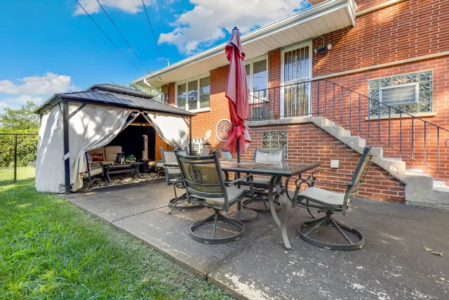 a view of outdoor space yard and patio