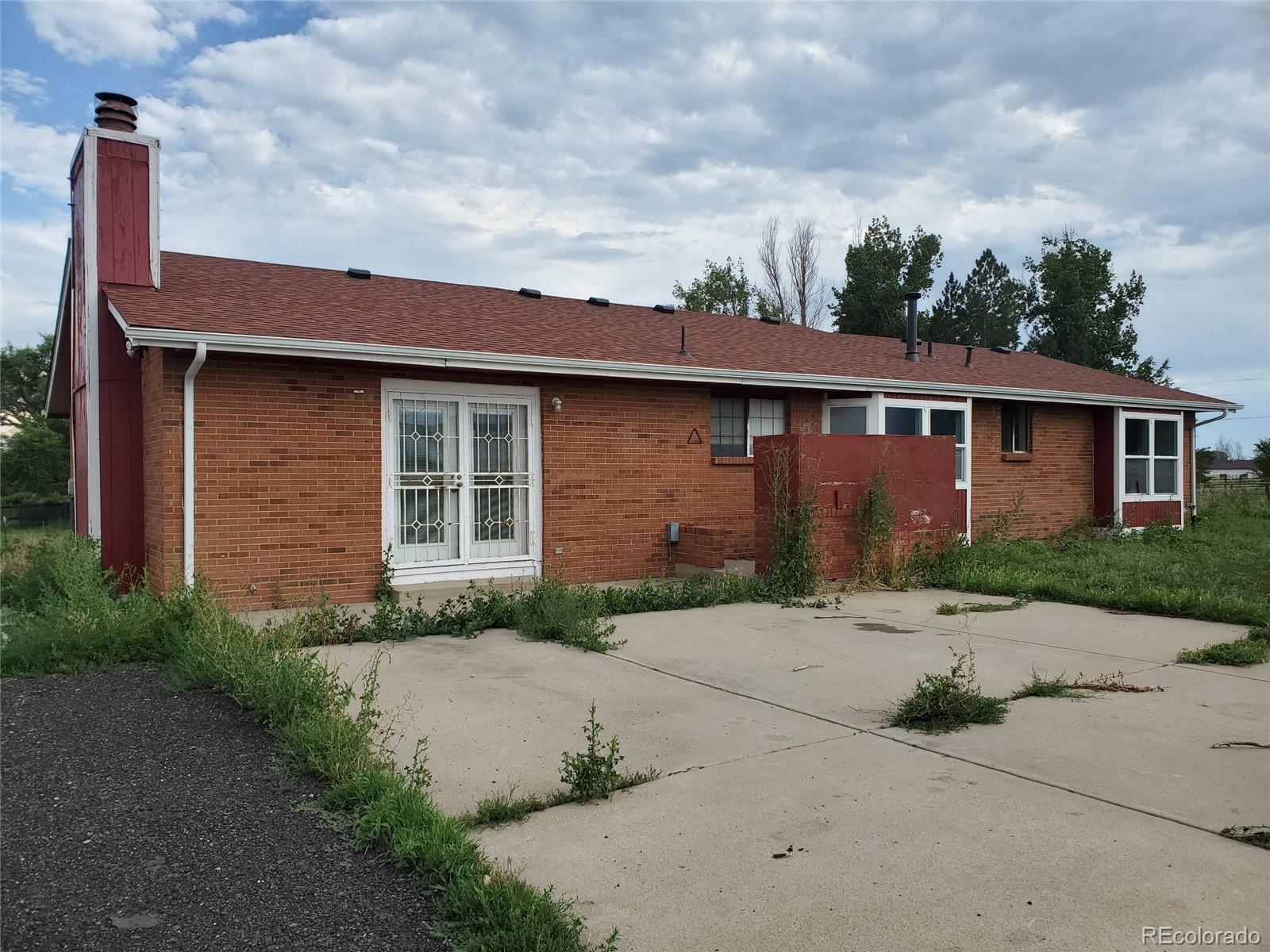 Undisclosed Address Broomfield, CO 80023 - Photo 3 of 25 a front view of a house with garden