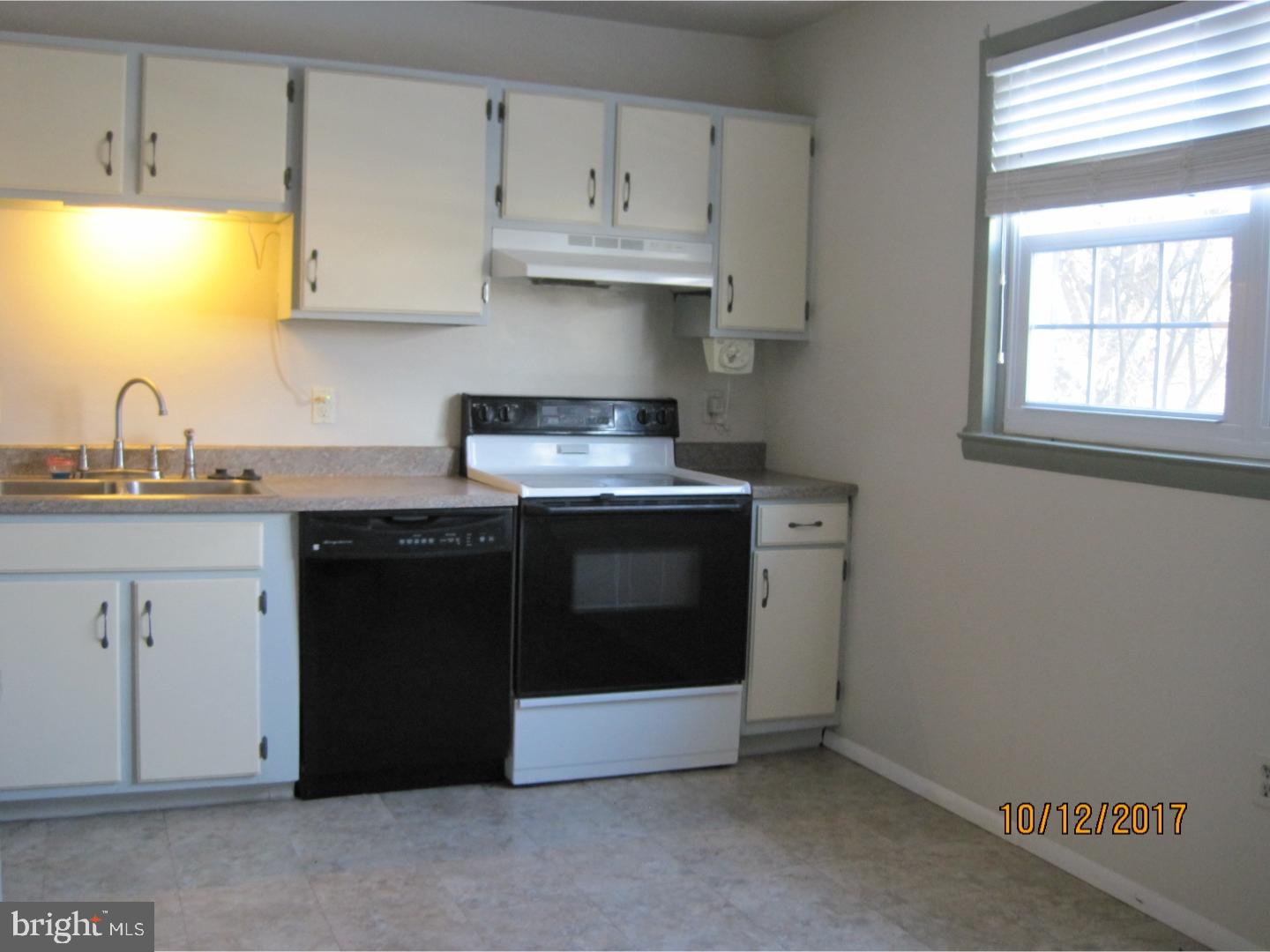 1040 Fox Run Reading, PA 19606 - Photo 5 of 20 Gallery Image 5