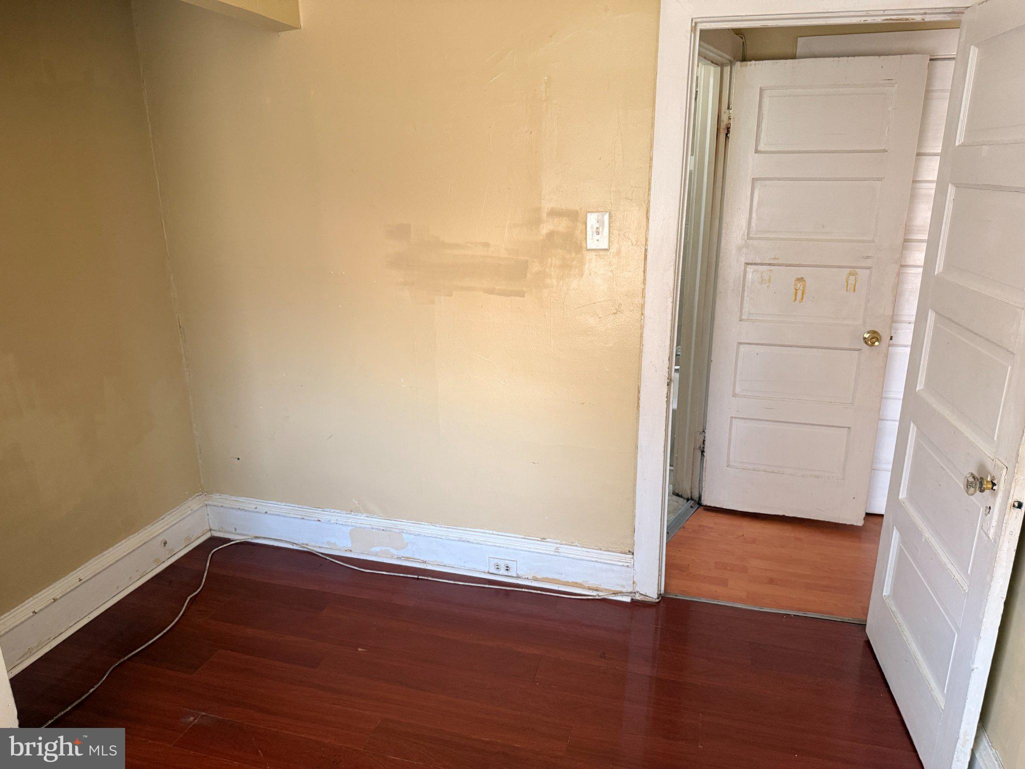 914 Marshall Road Sharon Hill, PA 19079 - Photo 17 of 27 Cozy room with inviting warmth.