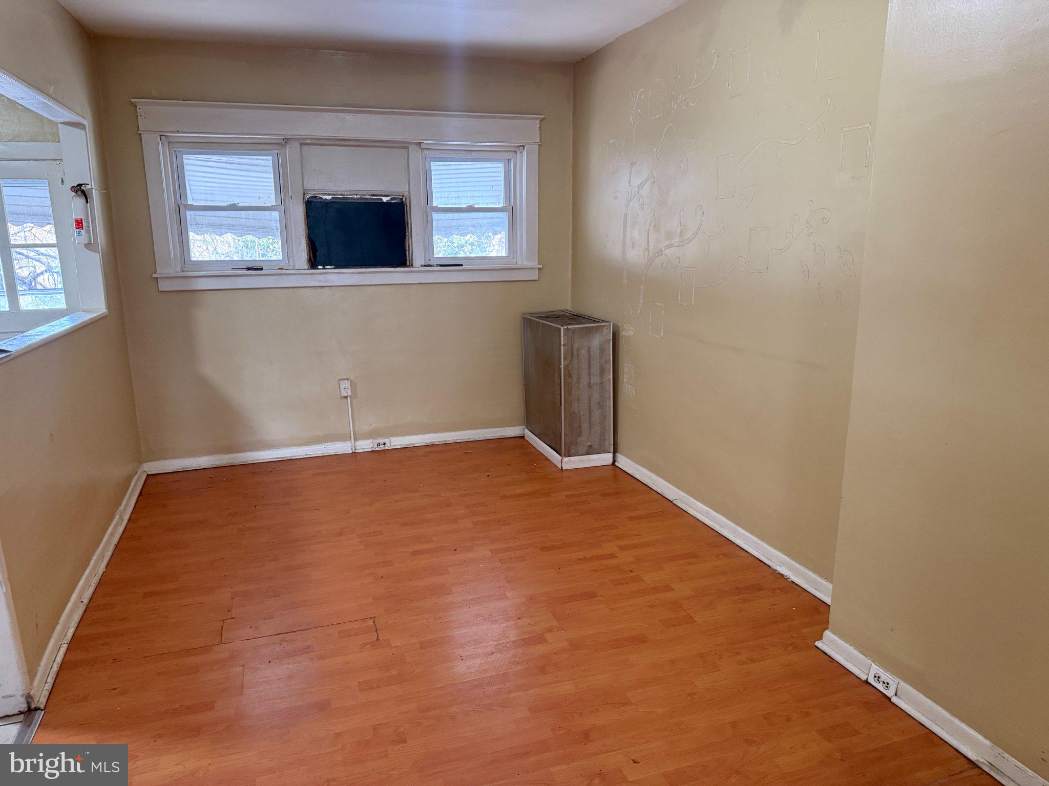 914 Marshall Road Sharon Hill, PA 19079 - Photo 6 of 27 Bright and airy blank canvas space.