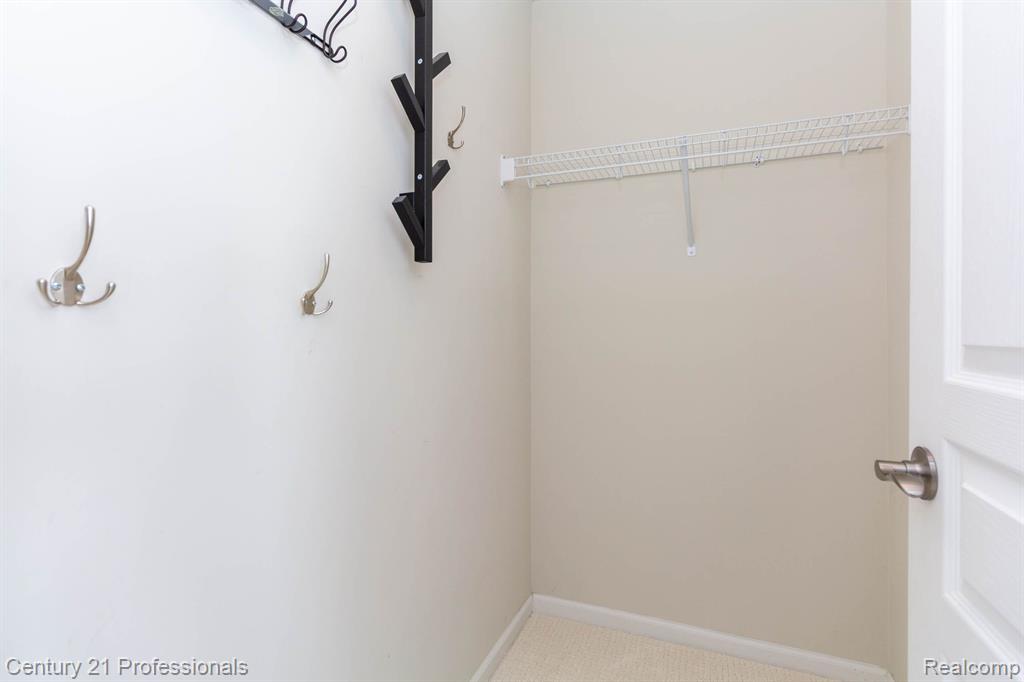 951 Barclay Circle, Unit 48 Rochester Hills, MI 48307 - Photo 18 of 31
