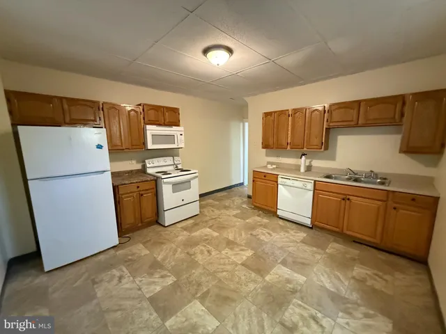 $1,050 | 233 Schuylkill Avenue, Tamaqua, PA 18252