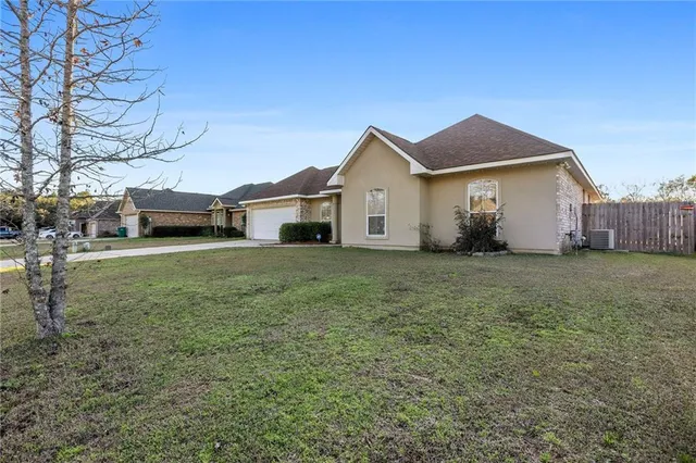 $1,900 | 40182 Olde Mill Lane, Ponchatoula, LA 70454