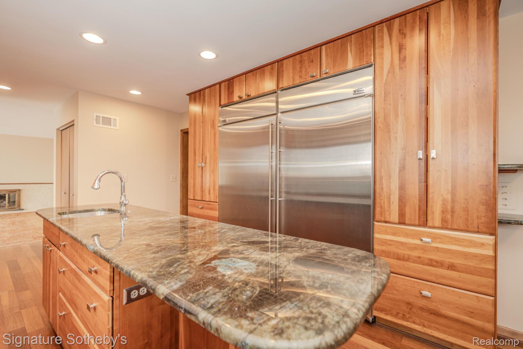 11416 East 13 Mile Road Warren, MI 48093 - Photo 17 of 94 Second kitchen sink in island